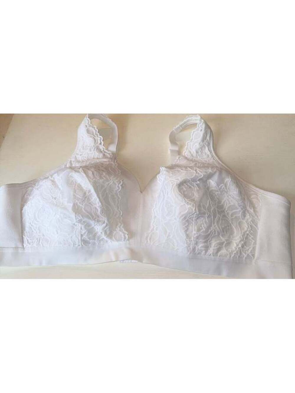 Cacique lightly lined no wire bra size 48 B